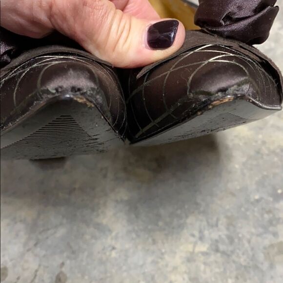 Liz Claiborne Kitten Pumps - Picture 12 of 12